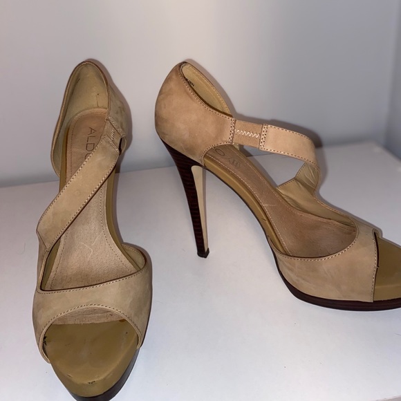 Tan suede also heels - Picture 1 of 5